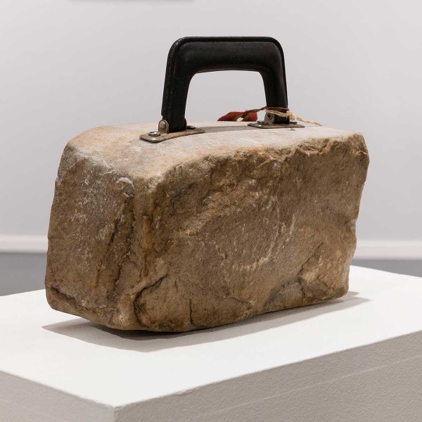 Esther Ferrer, Pavé valise (Laid with cobblestones suitcase)